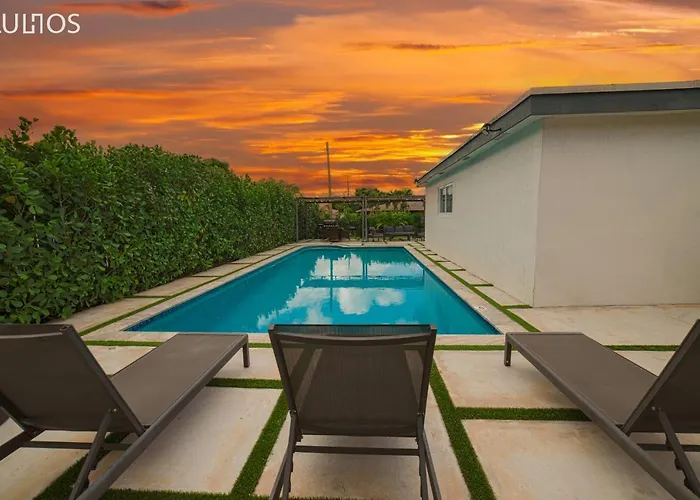 Magical Miami Retreat With Heated Pool, Mini Golf, And Basketball Court L19