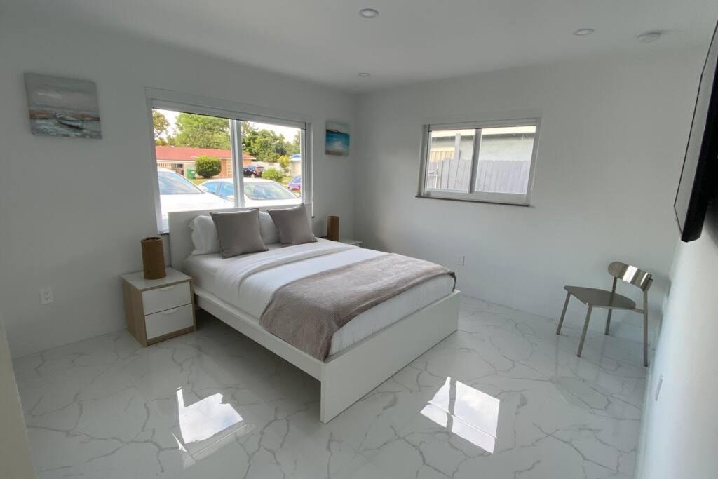 Magical Retreat With Heated Pool, Mini Golf, And Basketball Court L19 Holiday home Miami