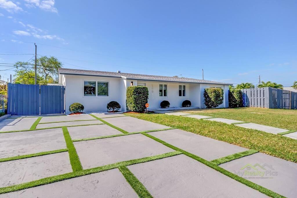 Magical Retreat With Heated Pool, Mini Golf, And Basketball Court L19 *