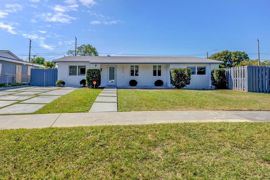 Magical Retreat With Heated Pool, Mini Golf, And Basketball Court L19 * Miami