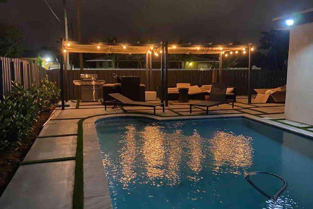 Holiday home Magical Retreat With Heated Pool, Mini Golf, And Basketball Court L19 Miami