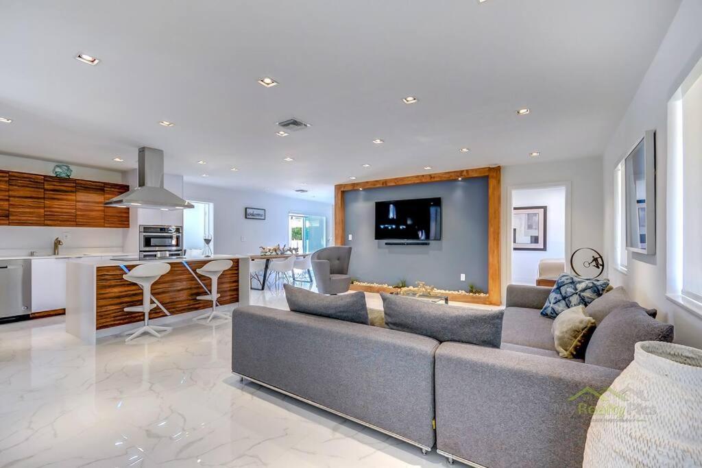 Magical Retreat With Heated Pool, Mini Golf, And Basketball Court L19 Miami