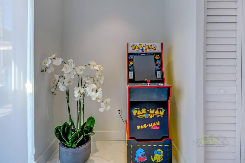 Magical Retreat With Heated Pool, Mini Golf, And Basketball Court L19 Holiday home *