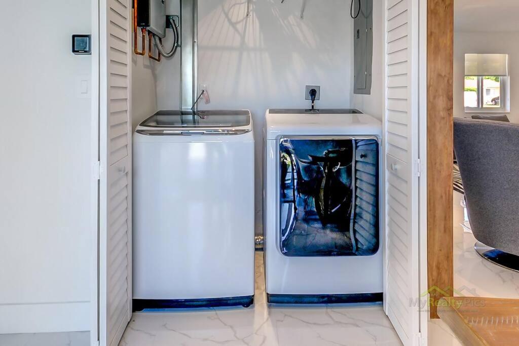 Magical Retreat With Heated Pool, Mini Golf, And Basketball Court L19 Miami