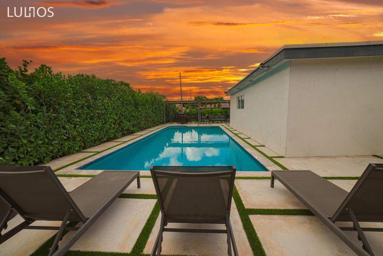 Holiday home Magical Retreat With Heated Pool, Mini Golf, And Basketball Court L19